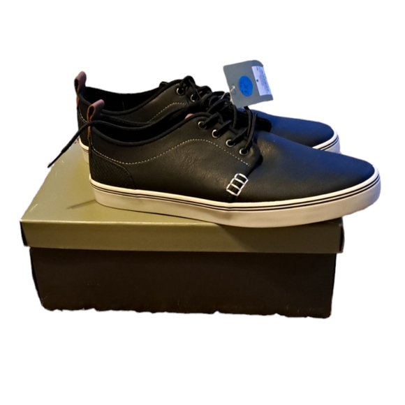 COPY - Good Fellow mens sneakers size 8 black. - Picture 2 of 3